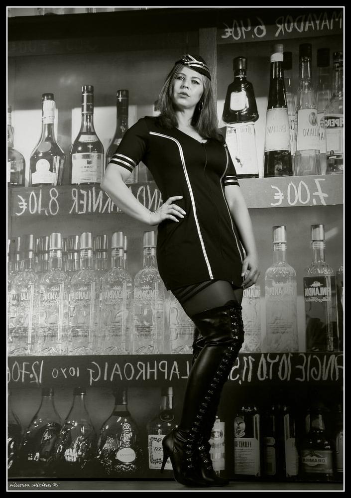 25P Beautiiful MILF in monochrome