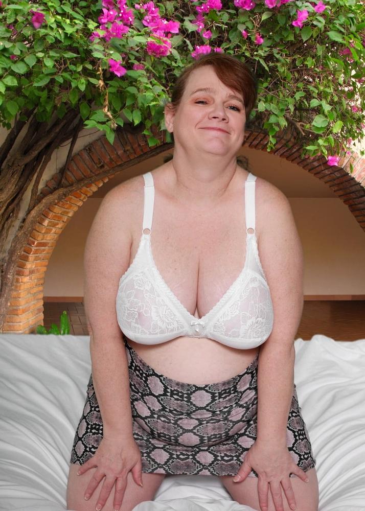 20P Sally in Torpedo Bra &amp; Granny Panties