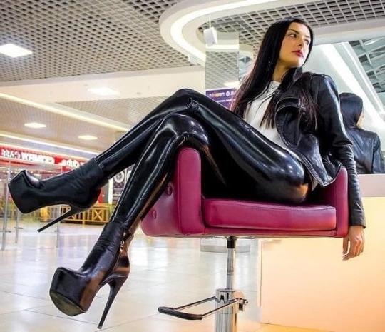 25P Latex girls 30