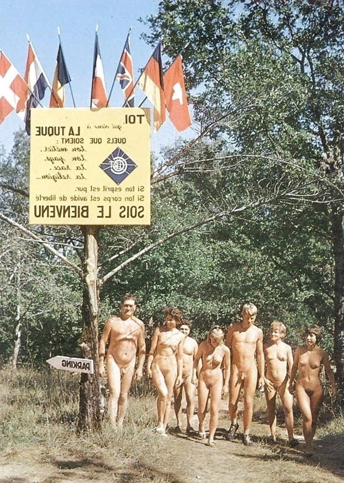 25P Naked Vintage Girls 55
