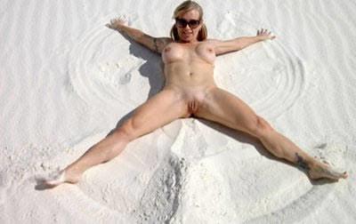 25P Girls on the Beach 206
