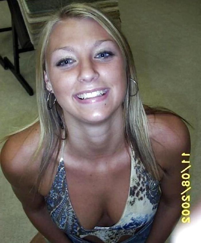 25P Hot Girlfriends Giving Head