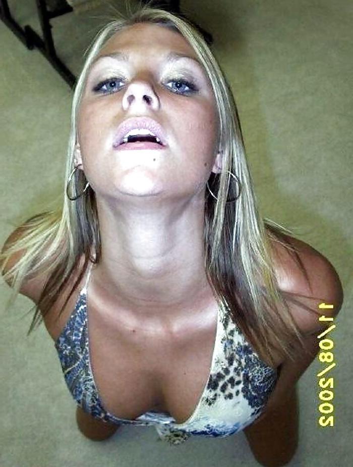 25P Hot Girlfriends Giving Head