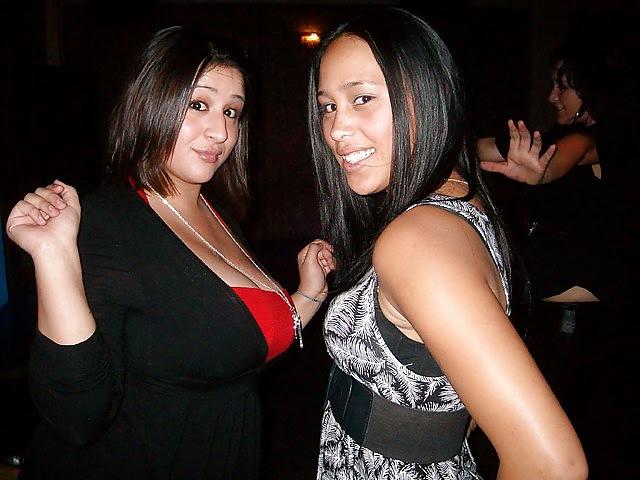 25P Curvy Amateur Babes
