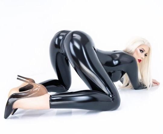25P Latex girls 32