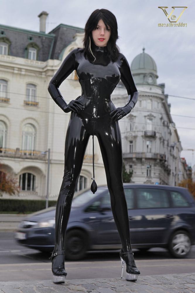 25P Latex girls 32
