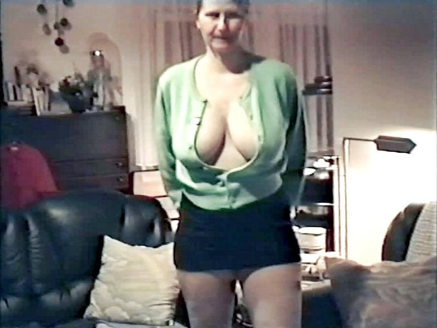 12P SAG - Angie's Fat Hangers 01