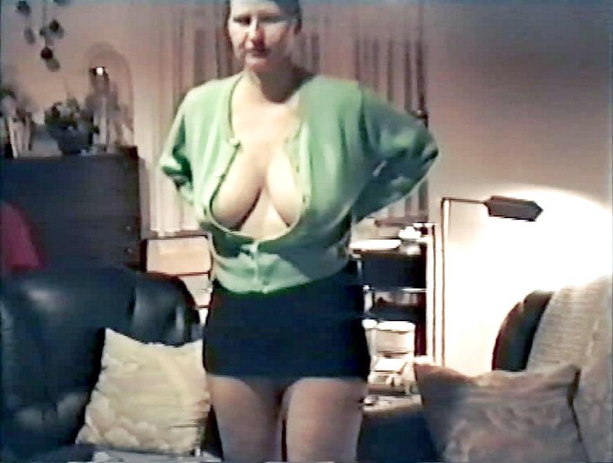 12P SAG - Angie's Fat Hangers 01