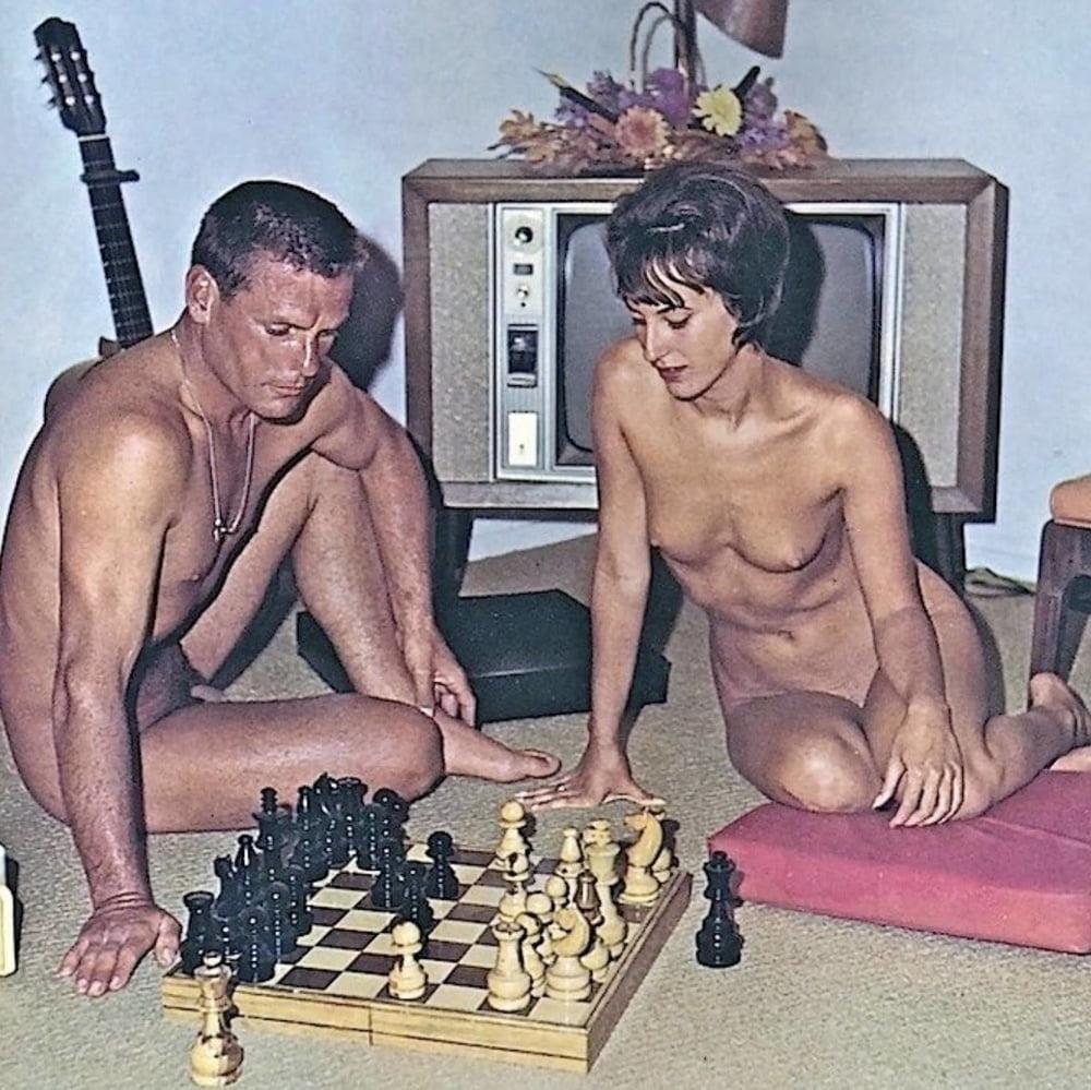 25P Naked Vintage Girls 54