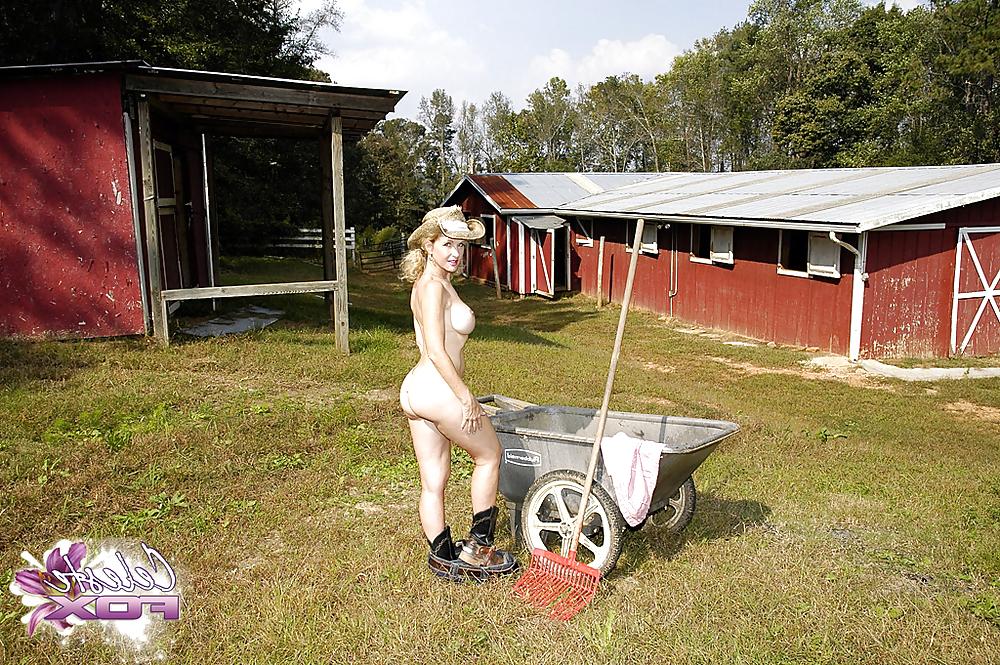 16P Farm MILF posing outdoor (Celeste Fox)