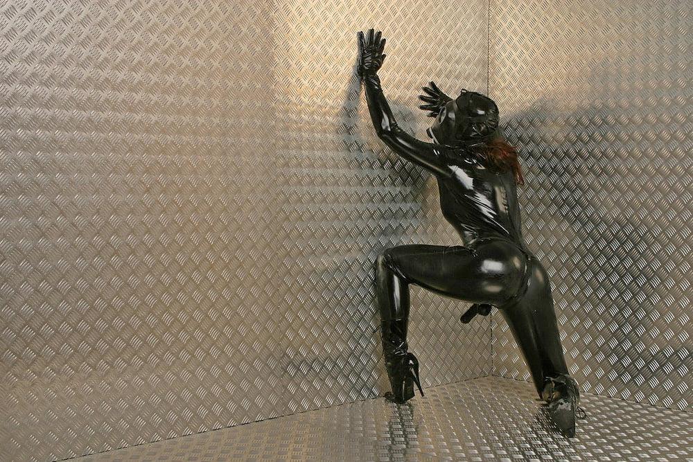 25P Latex girls 31
