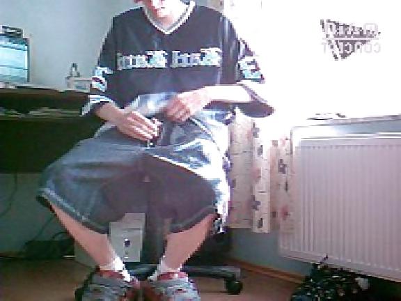 25P Ich wichse auf meinen Sneakers Bilder aus meinem Video