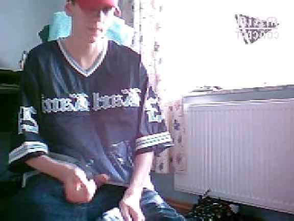 25P Ich wichse auf meinen Sneakers Bilder aus meinem Video