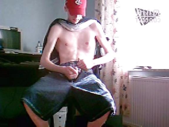 25P Ich wichse auf meinen Sneakers Bilder aus meinem Video