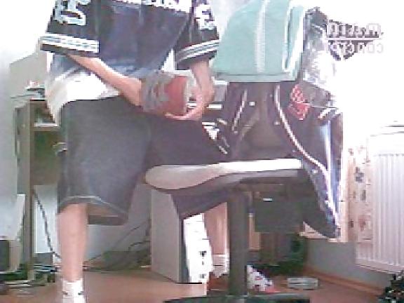 25P Ich wichse auf meinen Sneakers Bilder aus meinem Video