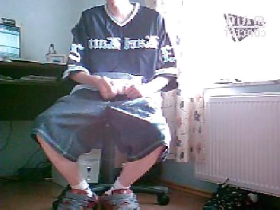 25P Ich wichse auf meinen Sneakers Bilder aus meinem Video