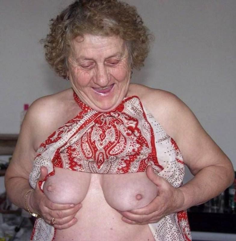 19P 197 - Grandma horny and fat - Oma geil und fett
