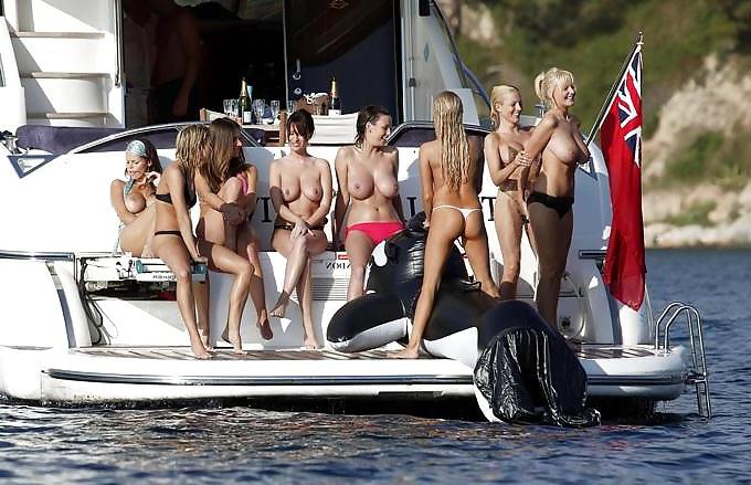 25P Naked Girl Groups
