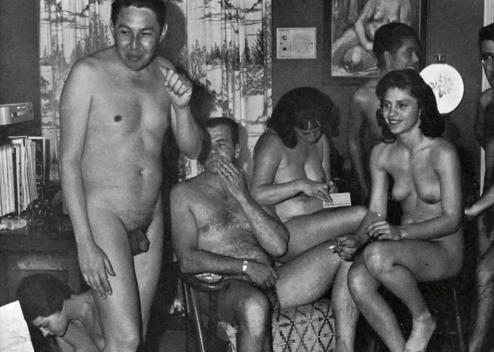 25P Naked Vintage Girls 53