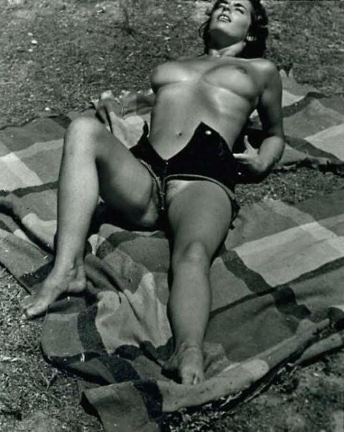 25P Naked Vintage Girls 53