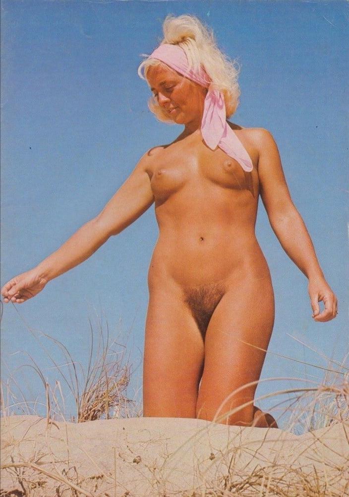 25P Naked Vintage Girls 53