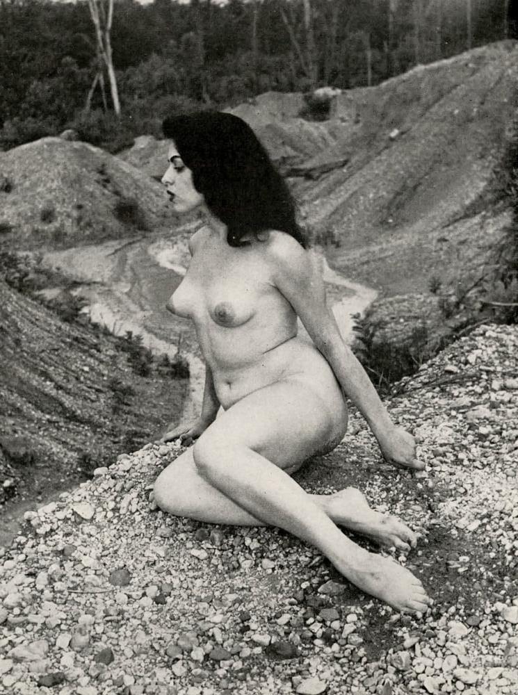 25P Naked Vintage Girls 53