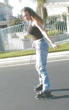 12P Vanessa Redhead in levi's jeans
