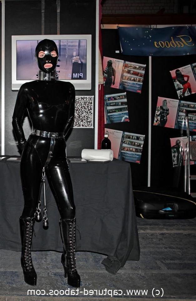 25P Girls in latex and mask 7