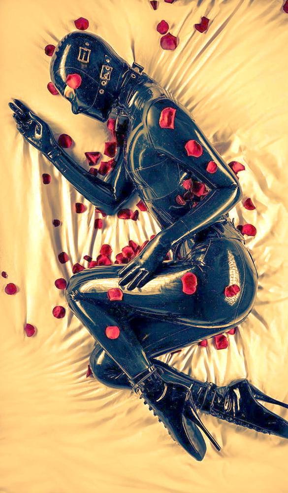 25P Girls in latex and mask 7