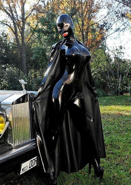 25P Girls in latex and mask 7