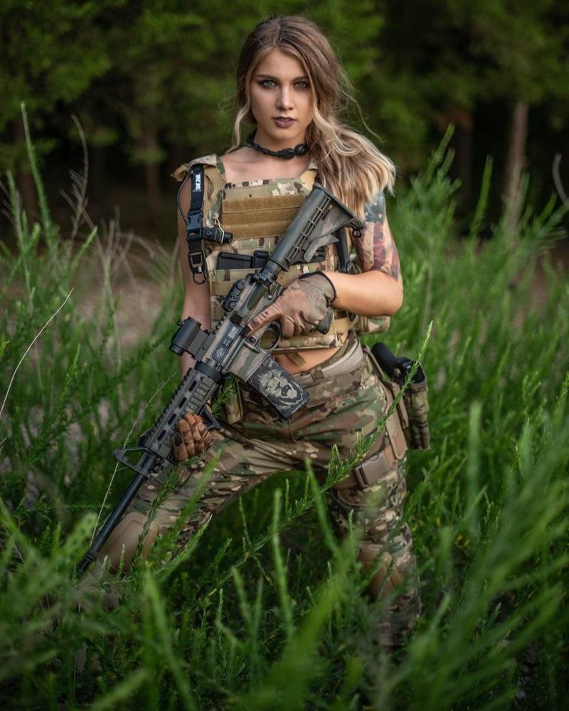 25P Girls with guns. (1)