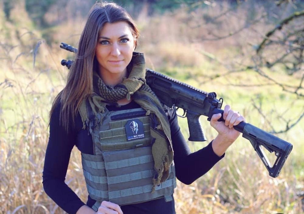 25P Girls with guns. (1)