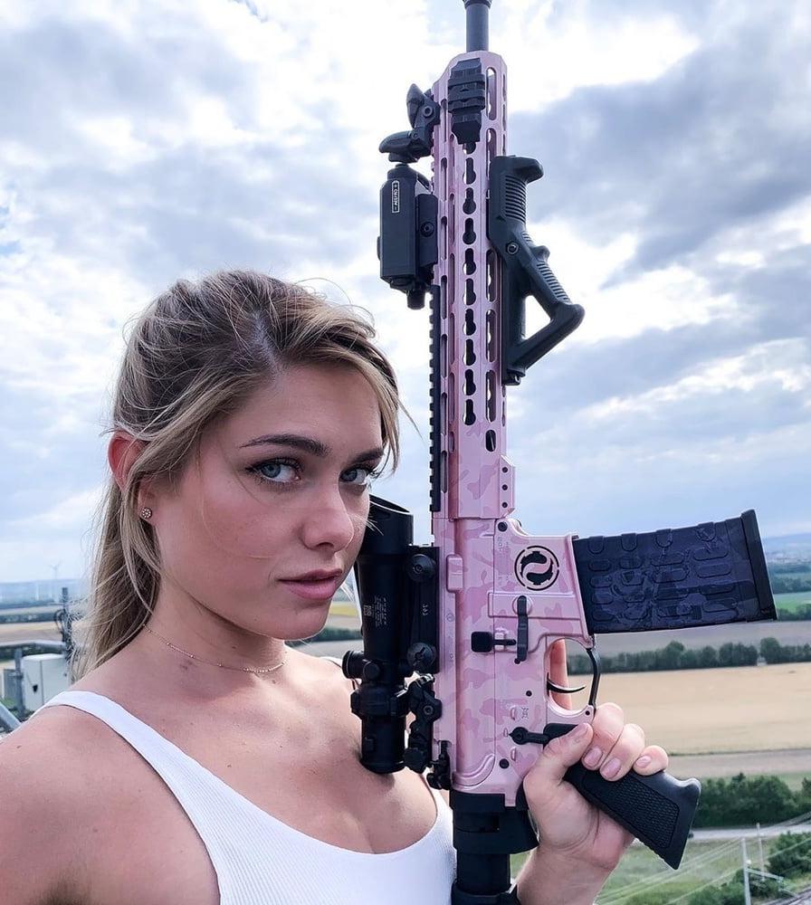 25P Girls with guns. (1)
