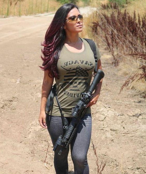 25P Girls with guns. (1)