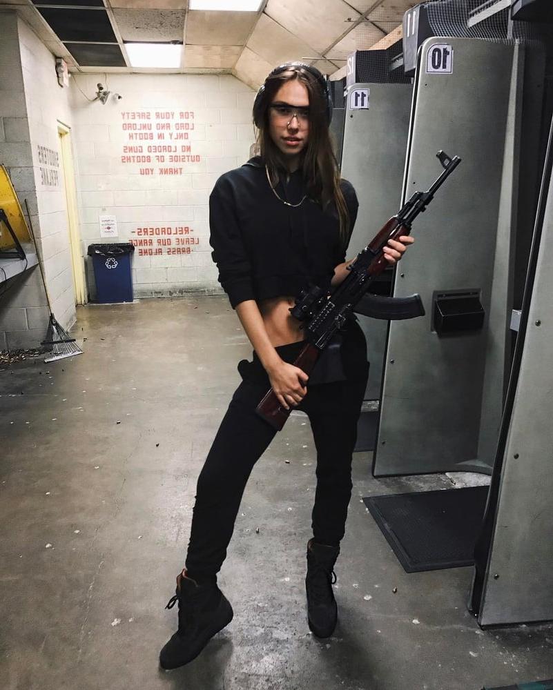 25P Girls with guns. (1)