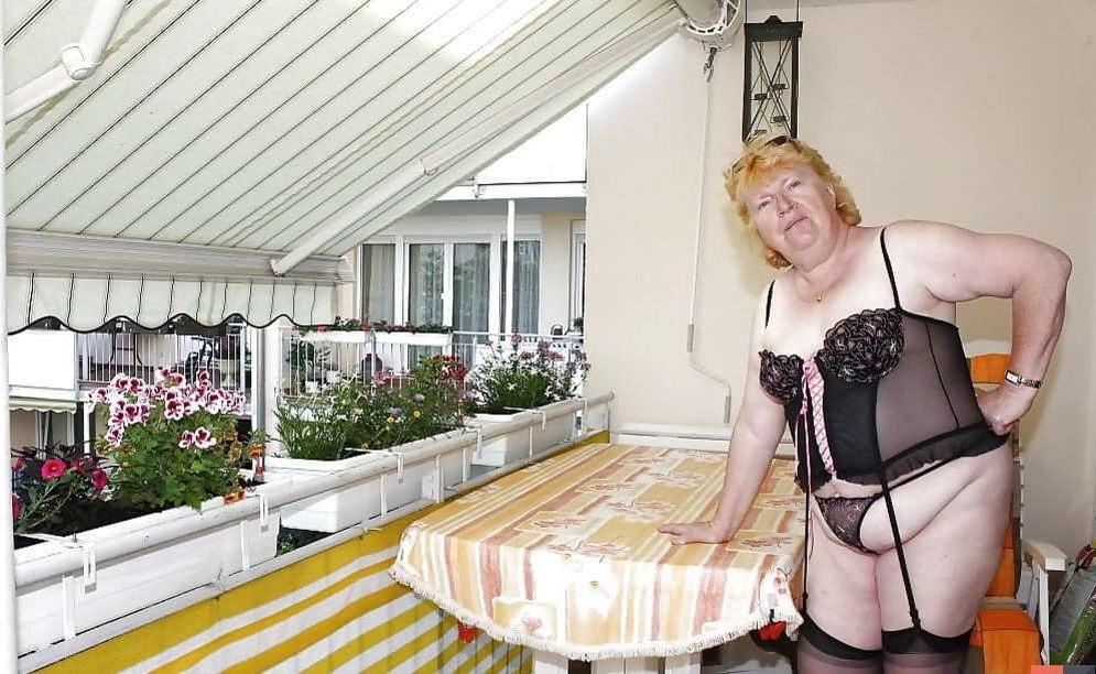 20P 195 - Grandma horny and fat - Oma geil und fett