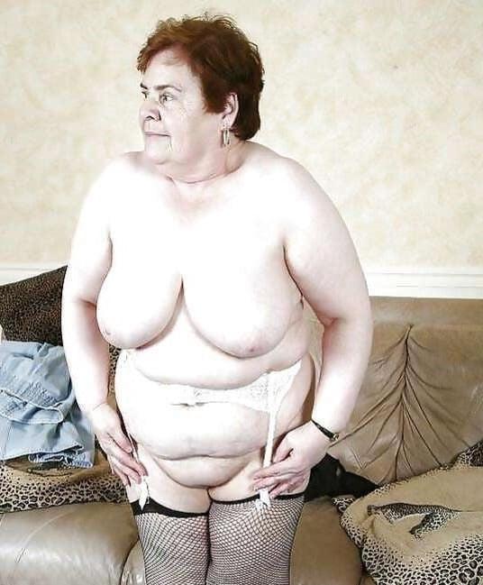20P 195 - Grandma horny and fat - Oma geil und fett