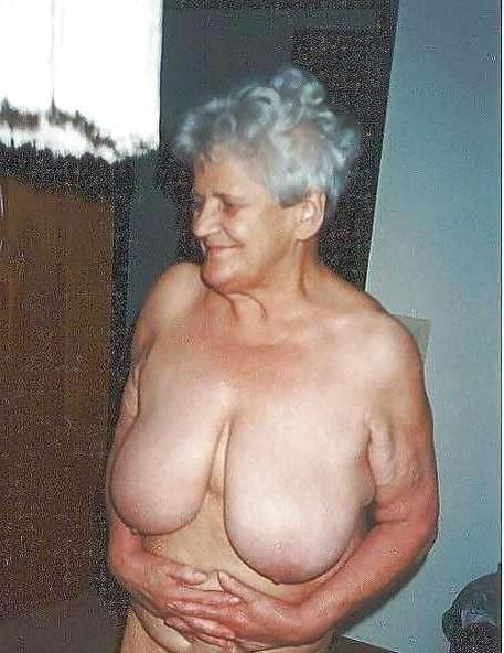 20P 195 - Grandma horny and fat - Oma geil und fett