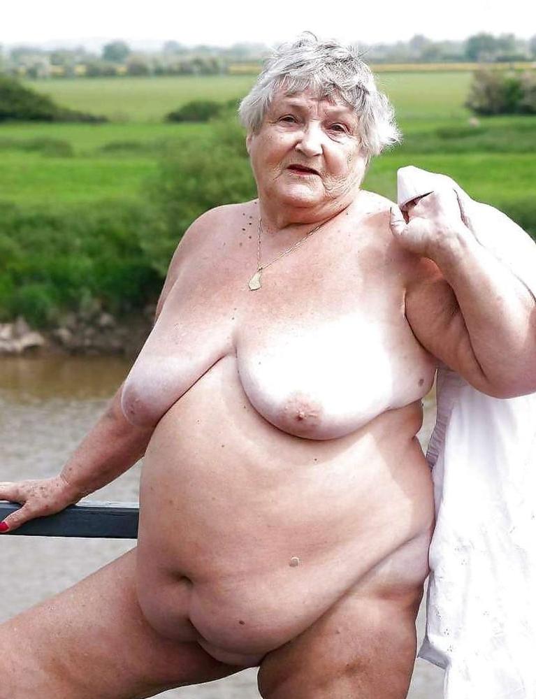 20P 195 - Grandma horny and fat - Oma geil und fett