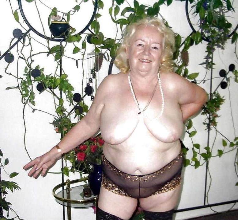 20P 195 - Grandma horny and fat - Oma geil und fett