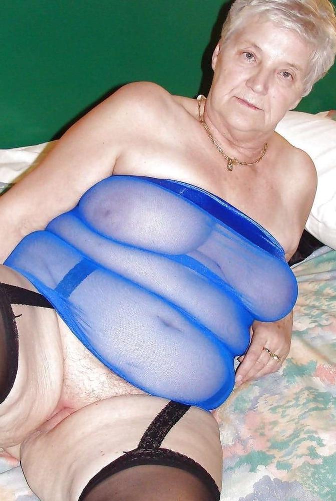 20P 195 - Grandma horny and fat - Oma geil und fett