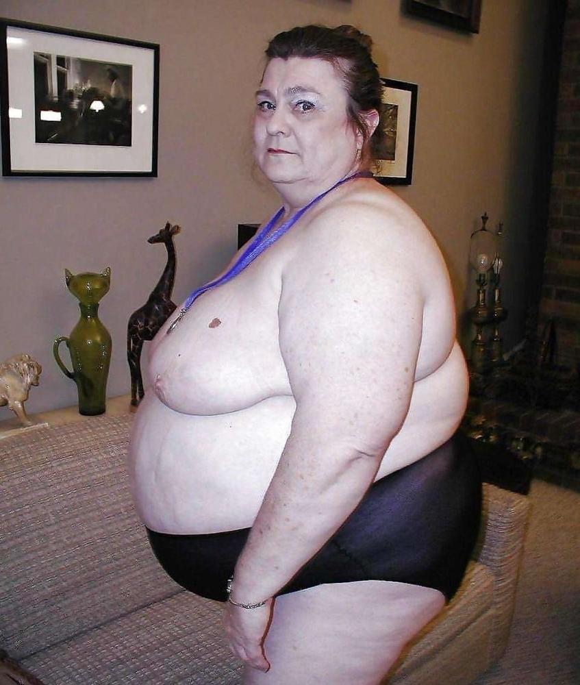 20P 195 - Grandma horny and fat - Oma geil und fett