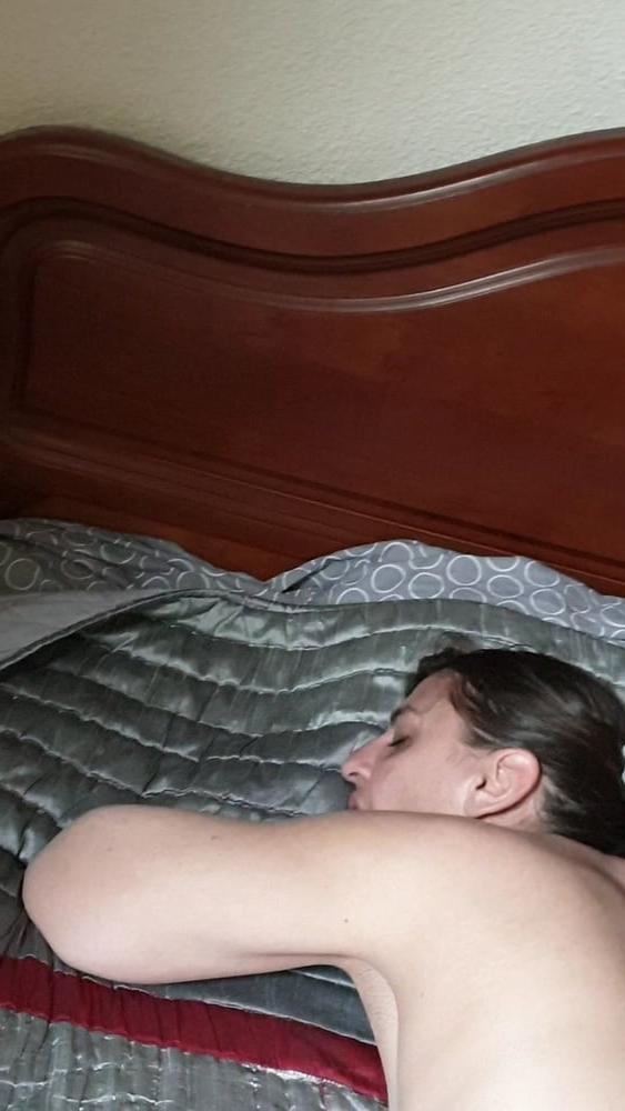 25P Je doigte la chatte et l anus de ma coquine avec 1,2 doigts