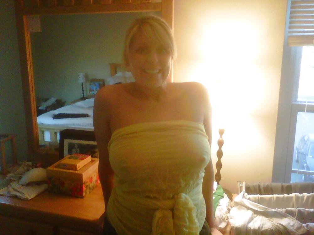 25P Curvy Blond MILF