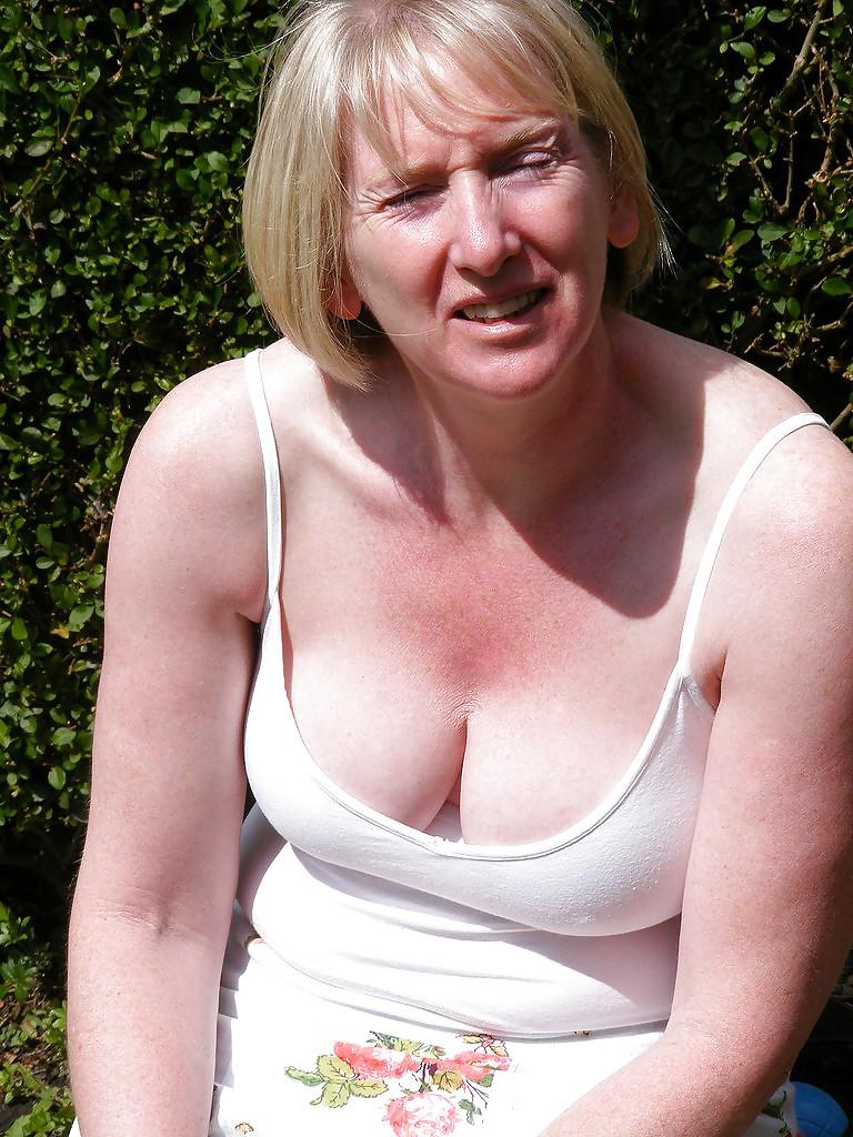 17P Short Haired Blonde MILF