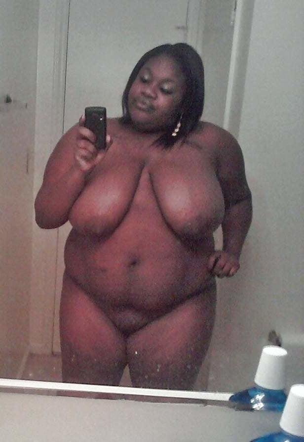 16P Bbw mix 742 (Black women in bathroom)