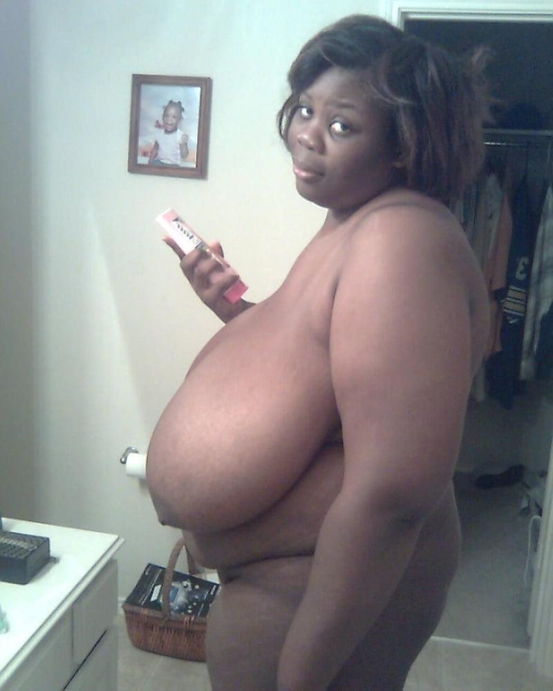 16P Bbw mix 742 (Black women in bathroom)
