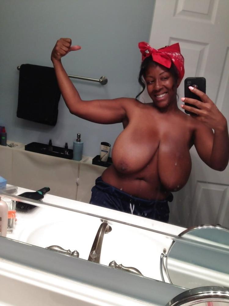 16P Bbw mix 742 (Black women in bathroom)