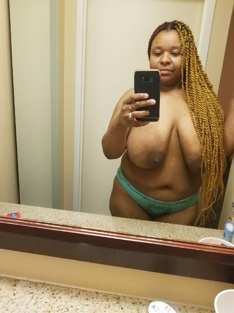16P Bbw mix 742 (Black women in bathroom)