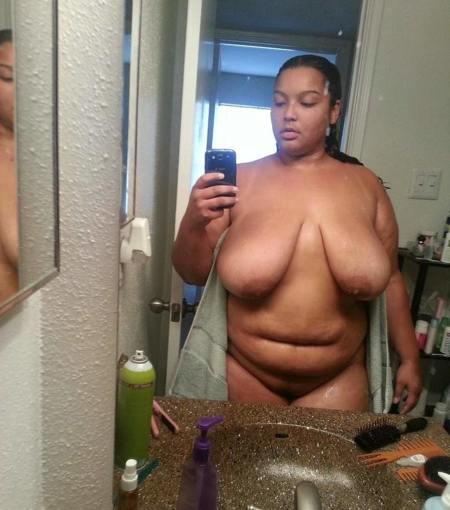 16P Bbw mix 742 (Black women in bathroom)